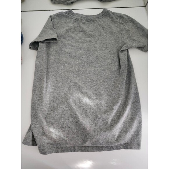Nike T-Shirt The Nike Tee Boys Size S Athletic Cut Gray Graphic Print Pullover - Picture 5 of 11